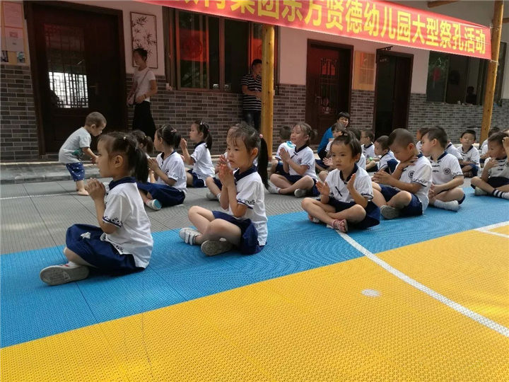 幼儿齐诵《弟子规》