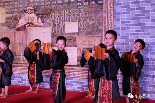 节目表演：《孔子说》男生