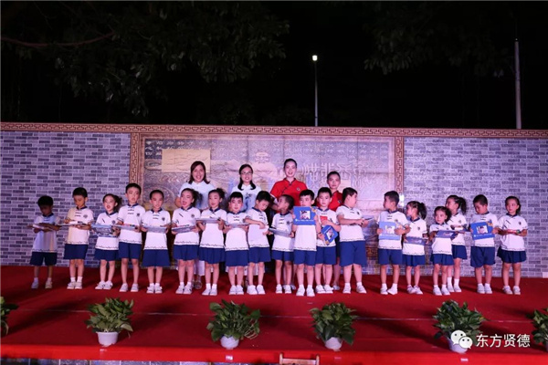 毕业班师生合照