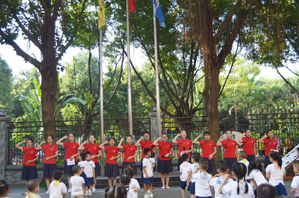 东方贤德幼儿园教师宣誓 东方贤德幼儿园教师宣誓