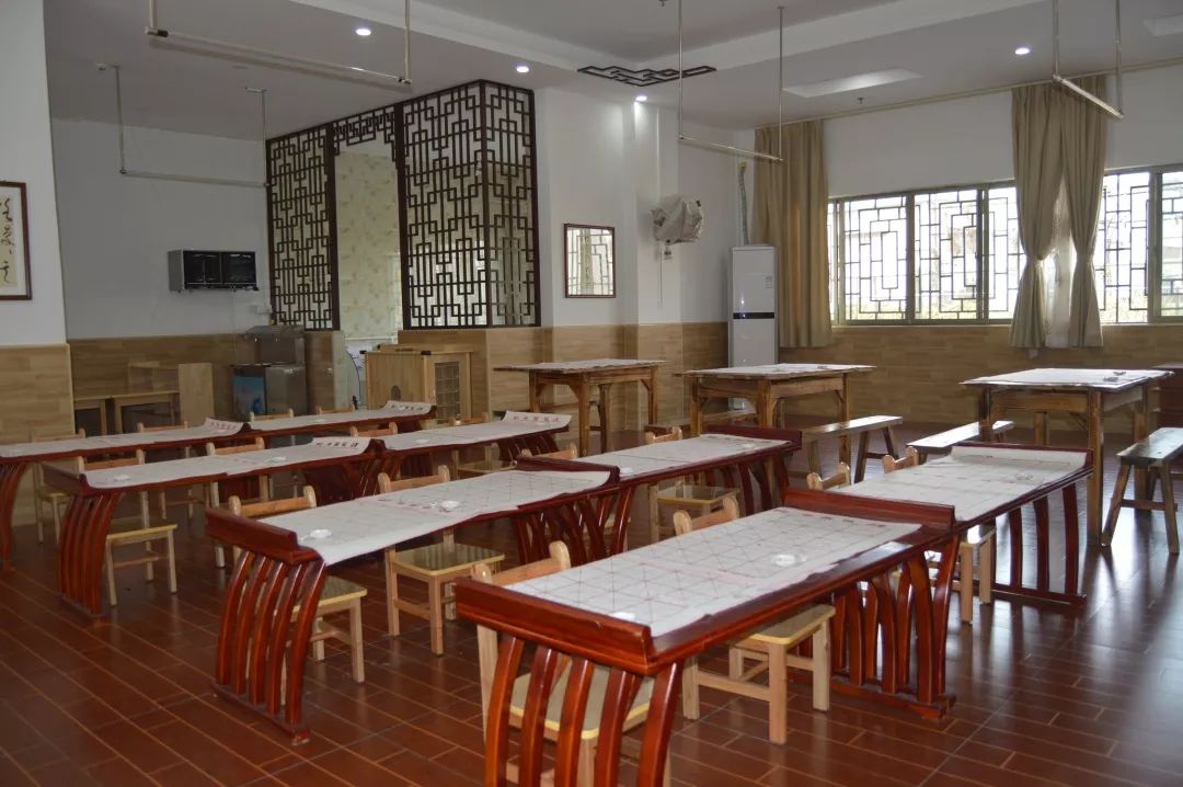 松岗东方贤德国学寒假班书法室环境 松岗东方贤德国学寒假班书法室环境