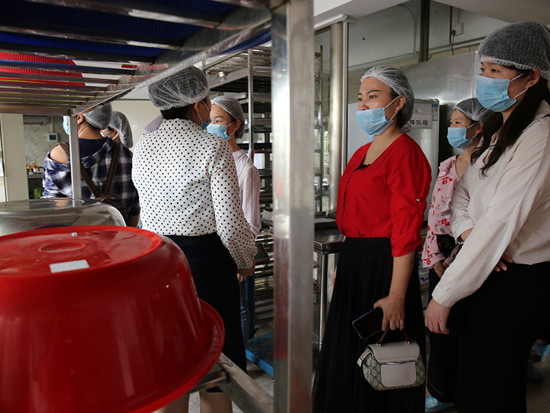 参观配菜间 参观配菜间