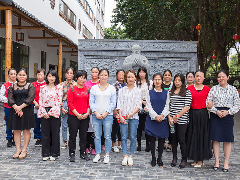 厨房参观家长合影 厨房参观家长合影