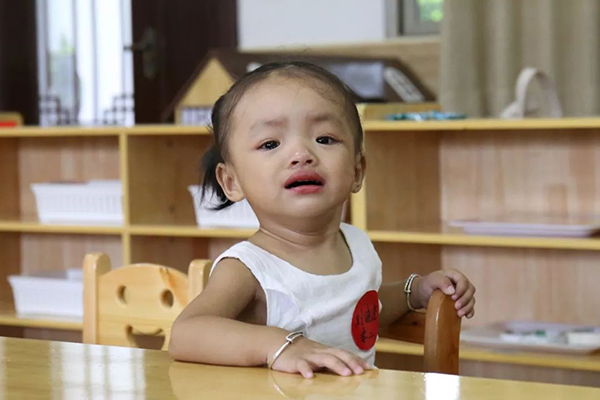 哭泣的幼儿园小朋友 哭泣的幼儿园小朋友