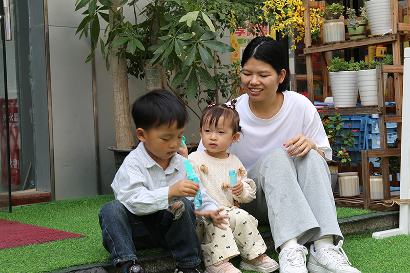 幼儿园师生萌娃