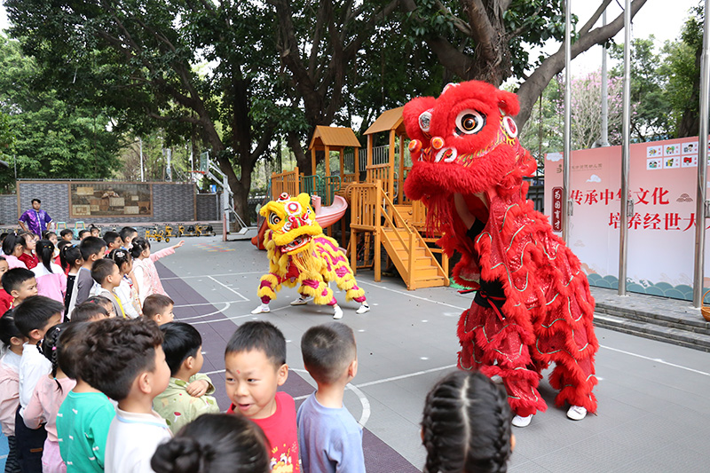 幼儿园开学舞狮 幼儿园开学舞狮